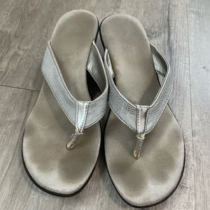 Aerosoles Wide Eyes Wedge Thong Sandals